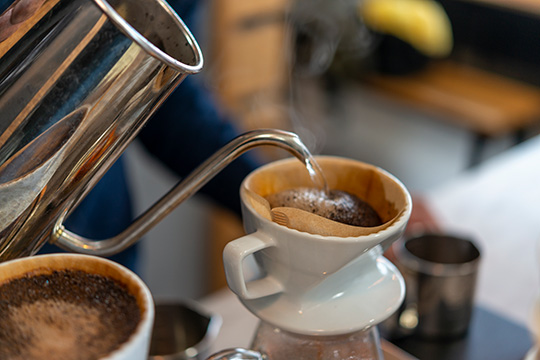 ロゴ:CAFÉ 水とコーヒー