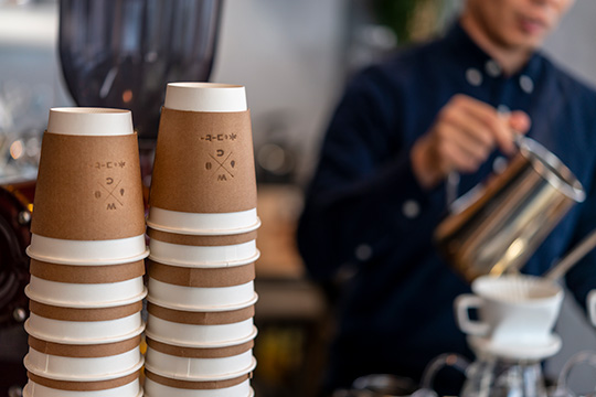 ロゴ:CAFÉ 水とコーヒー